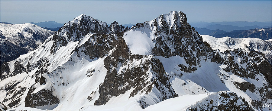 Depuis le sommet, vue sur le Neiglier et le Ponset.