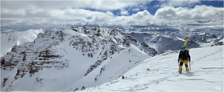 Sortie du couloir sud-ouest, à proximité immédiate du sommet.