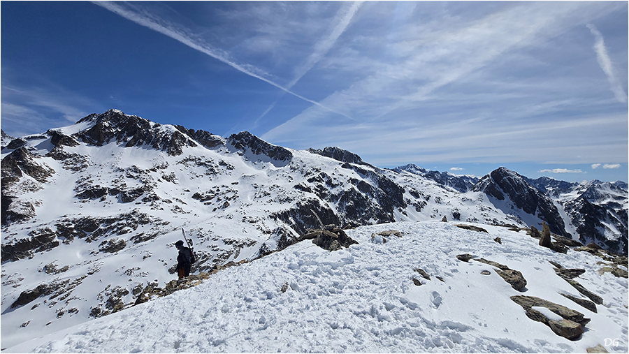 Sommet avec vue sur le Guilié et ses satellites.