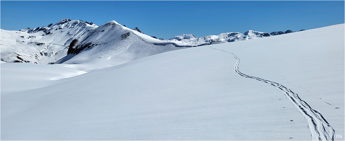 Pointe de Chaufrède (2731 m) : en traversée par face NE.