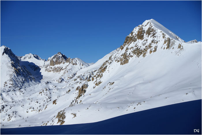De gauche à droite : le Giegn, le Cayre de Préfouns et la cime de Fremamorte.