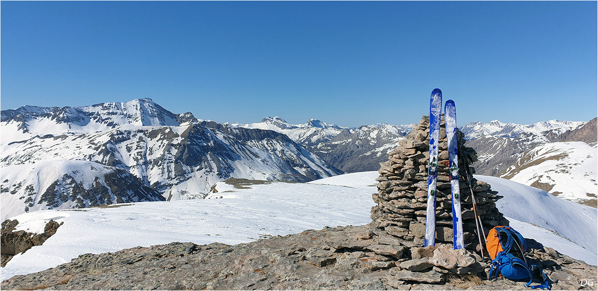 Cime de la Plate (1770 m), en circuit.