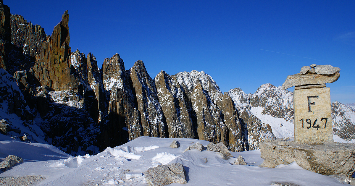 Lac Nègre (2354 m) et Pas du Préfouns (2615 m).