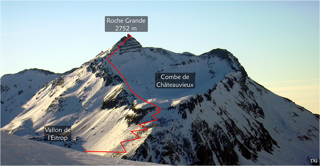 Roche Grande aux premières lueurs du jour depuis le col de la Cayolle.