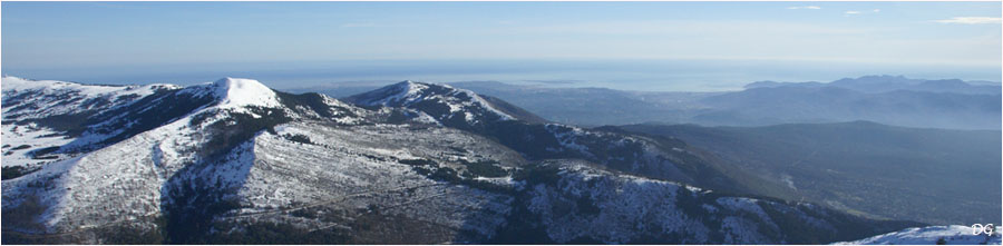 Du ski avec vue sur la French Riviera : cap d'Antibes, îles de Lérins, rade de Cannes, Estérel.