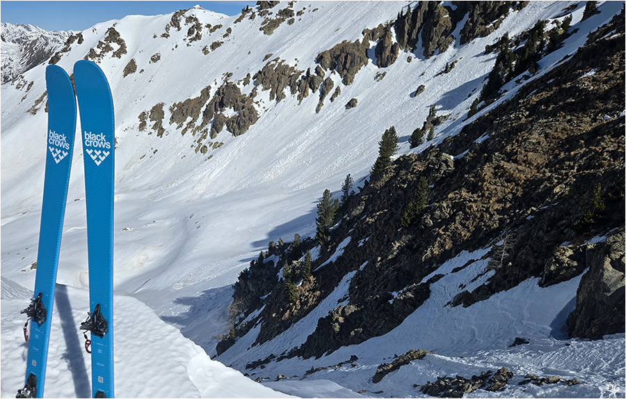 Vue sur le couloir qui permet de descendre dans le vallon du Barn, depuis la baisse de Belletz.