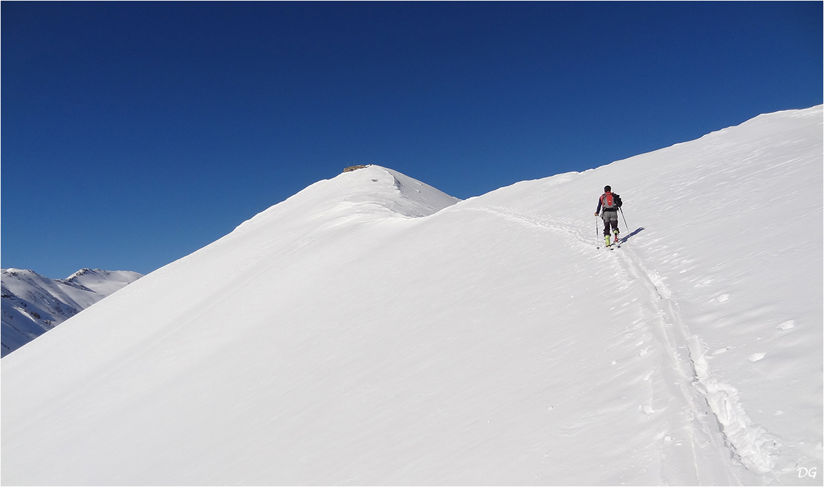 Tête de Vinaigre (2394 m), en boucle par Saint-Dalmas-le-Selvage et le Pra.