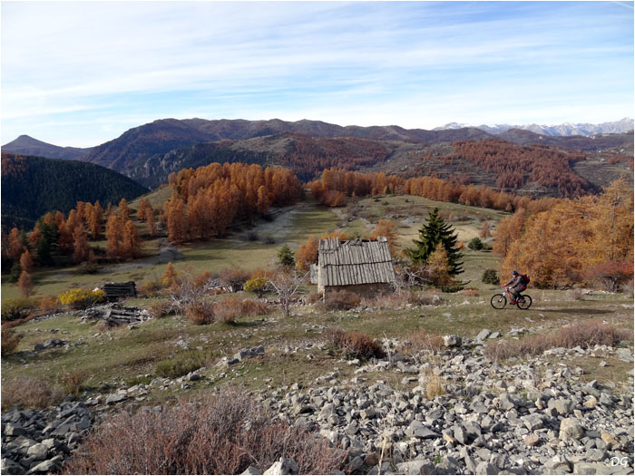 Cabanes et plateau de Liberture à l'automne.