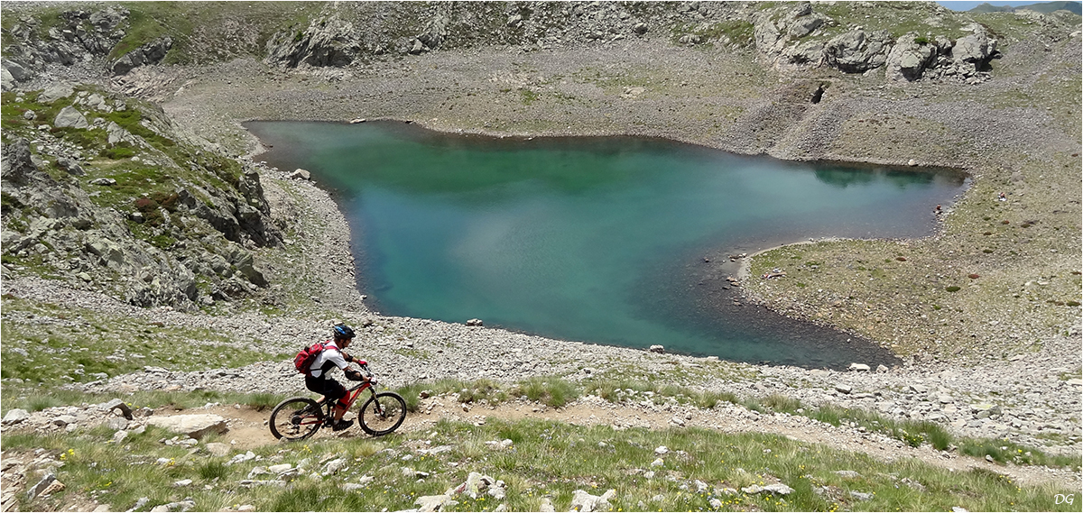 Mont Pépoiri (2674 m), en boucle par le Pétoumier et les lacs des Millefonts.