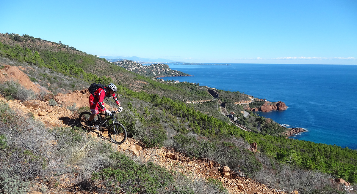 Pic de l'Ours : circuit par les singles des Lentisques et des Monges.