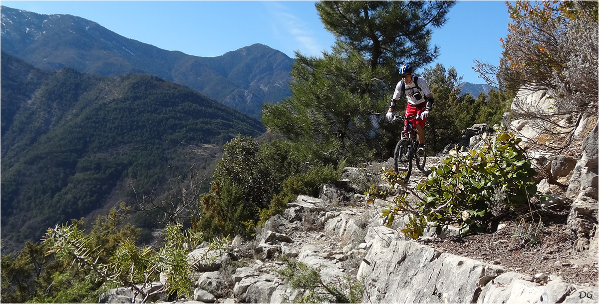 Tournefort (524 m), boucle par Massoins.